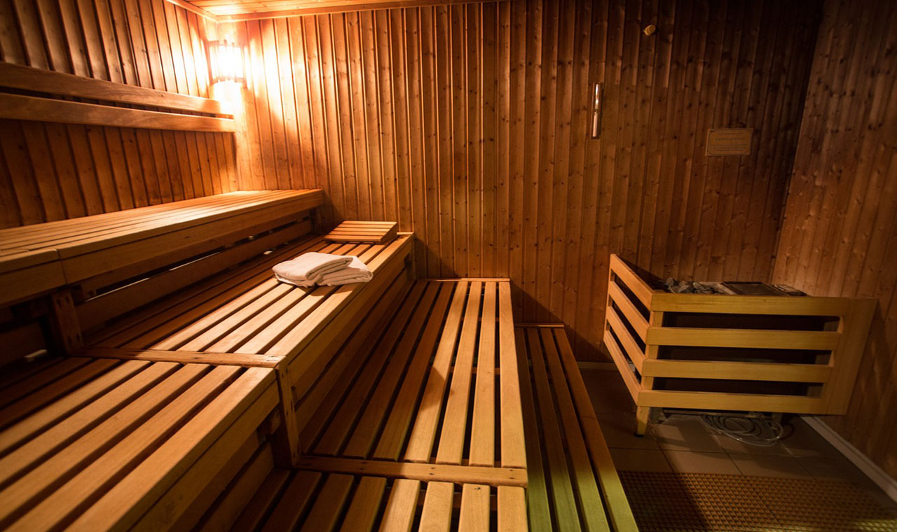 a traditional finnish sauna to burn calories