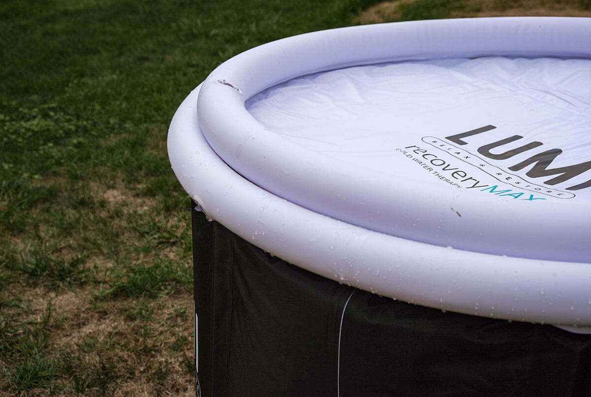 Portable ice bath close with thermal lid