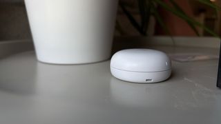 Sideview of the halo phone blocker
